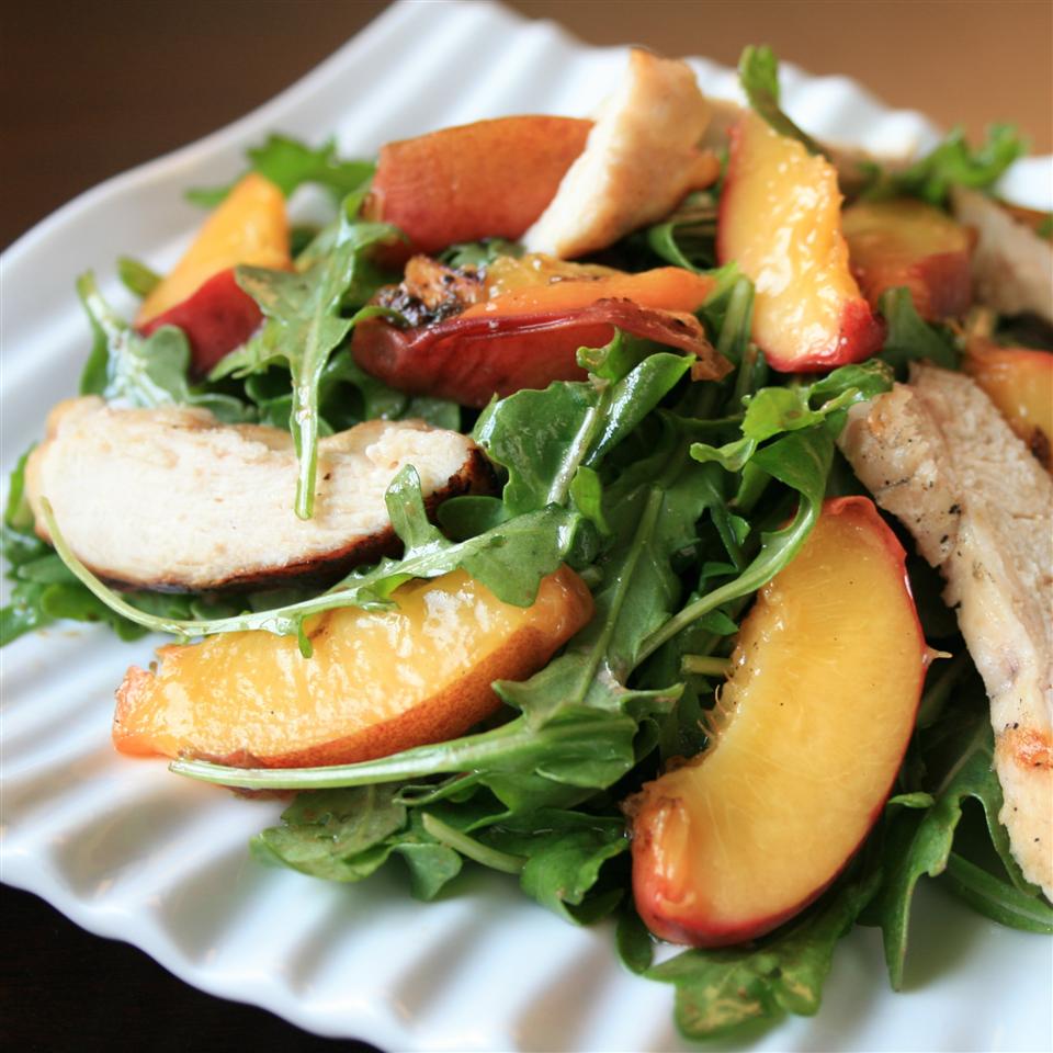 Have a Delicious & Healthy Lunch: Grilled Chicken, Peach, and Arugula Salad
